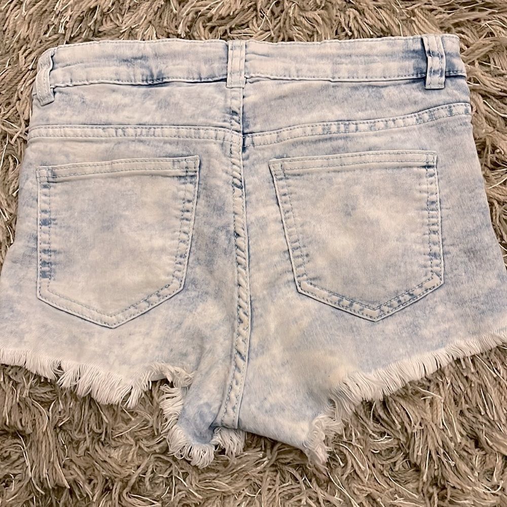 H&M Jean Shorts Size 4 - Picture 2 of 3